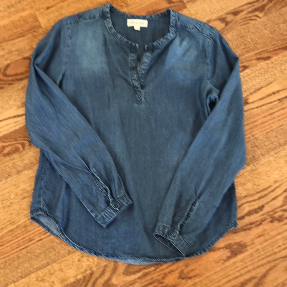 EUC Cloth  and Stone chambray top.  Size small